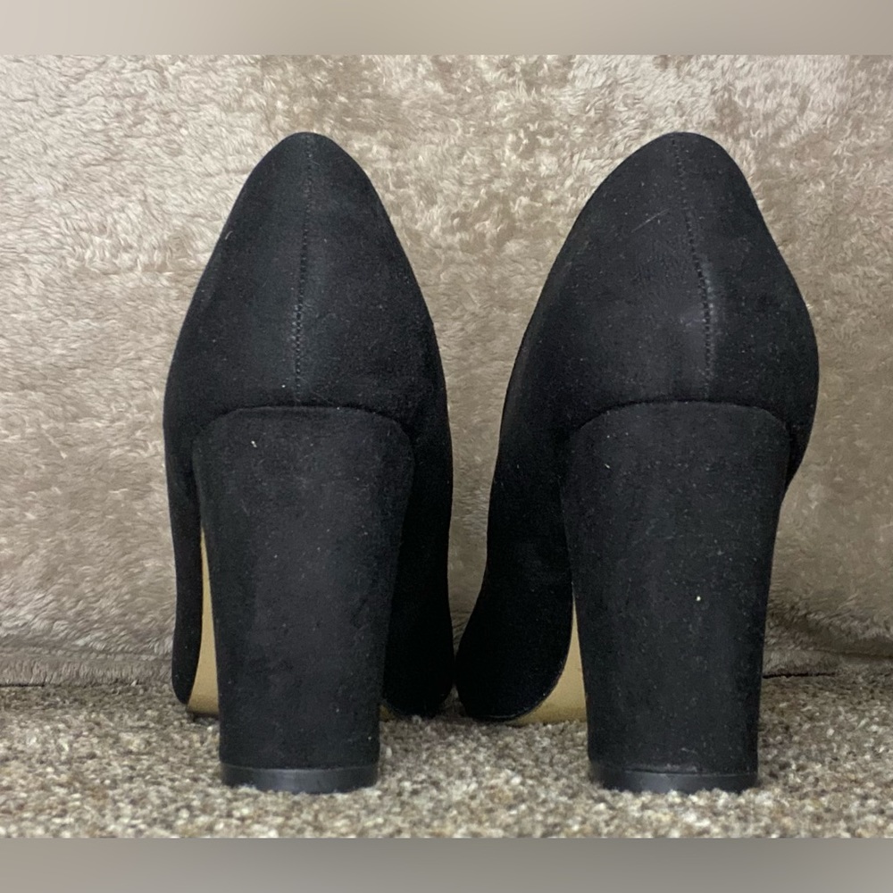 Rouge Helium Black Suede Chunky Heel Point Toe Professional Heels Size 11